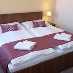 Otel Eminent 3*